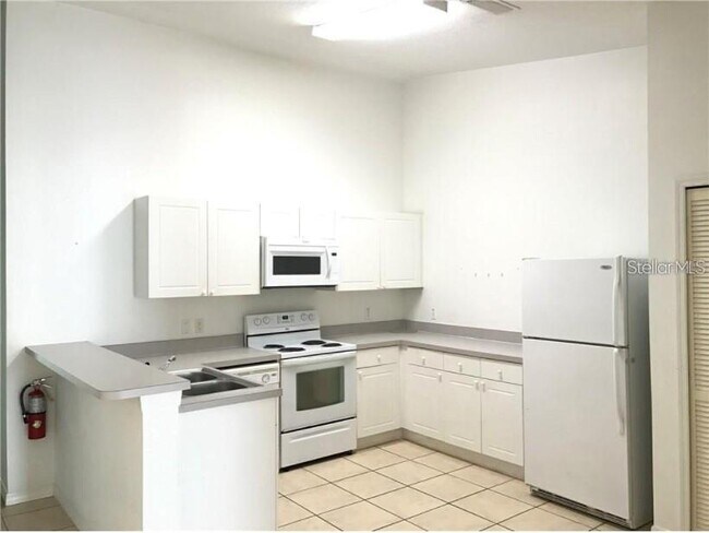 2792 Club Cortile Cir in Kissimmee, FL - Building Photo - Building Photo