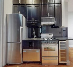 210 E 25th St in New York, NY - Building Photo - Building Photo