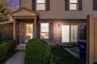 3054 Forest Creek Ct in Ann Arbor, MI - Building Photo - Building Photo