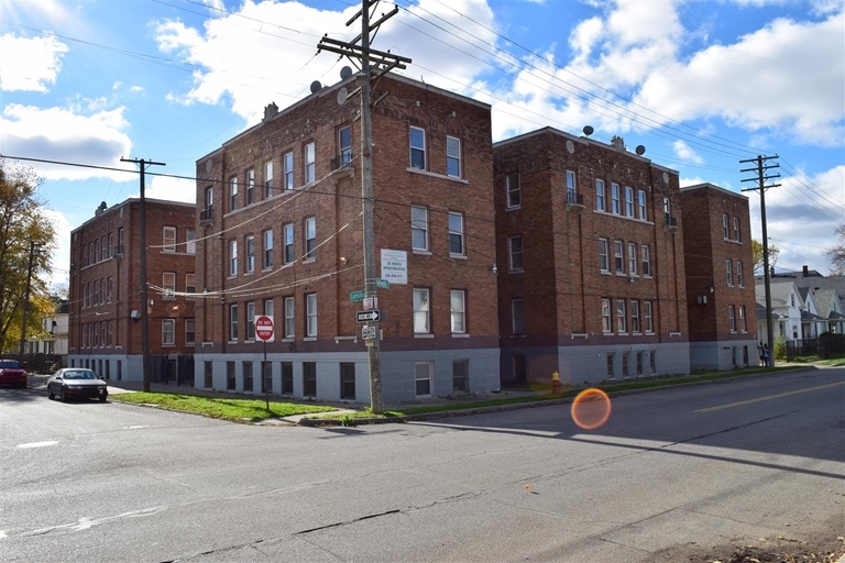 Lansing Apartments in Detroit, MI - Building Photo