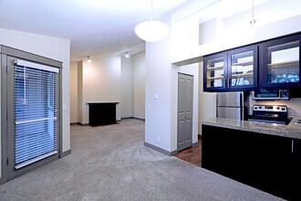 Tenzen Apartments in Bellevue, WA - Foto de edificio - Building Photo