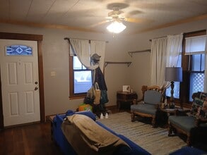 1106 W Hempstead Ave in Fairfield, IA - Building Photo - Building Photo