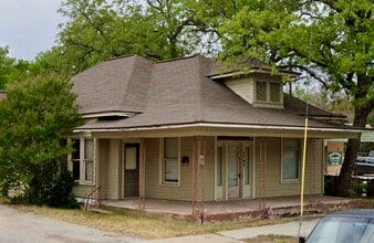 1705 Austin Ave, Unit A in Brownwood, TX - Foto de edificio - Building Photo