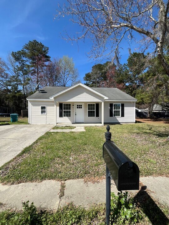 3 Whistlestop Dr in Guyton, GA - Building Photo