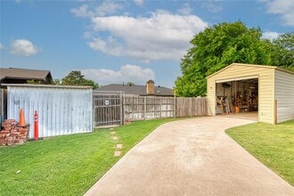 1304 Lynnwood Dr in Elk City, OK - Building Photo - Building Photo