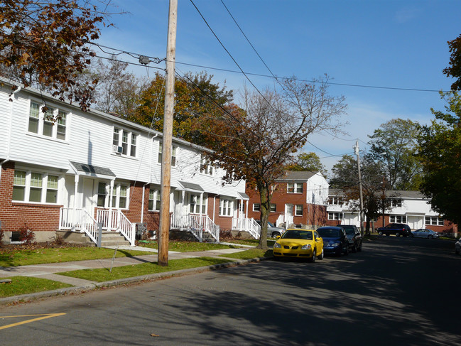 Savin Court Apartment in West Haven, CT - Building Photo - Building Photo