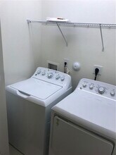 8806 NW 103rd Ave in Doral, FL - Building Photo - Building Photo