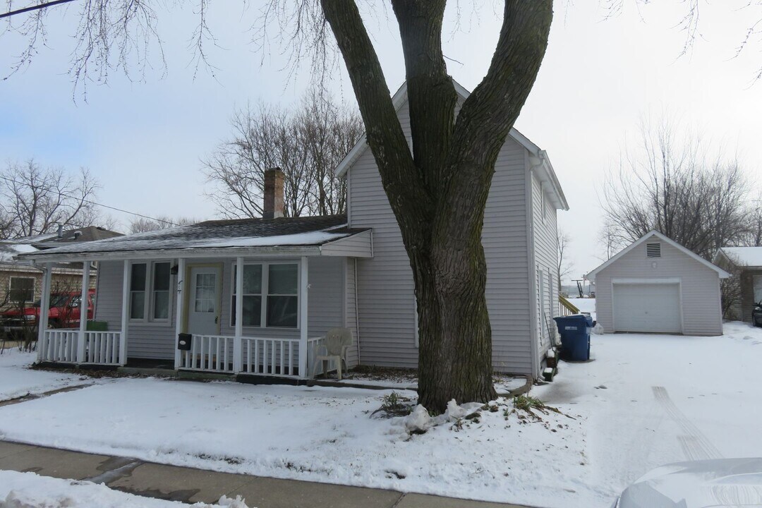 134 Cotton Ave in Dekalb, IL - Building Photo