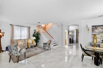 5029 Starblaze Dr in Greenacres, FL - Foto de edificio - Building Photo