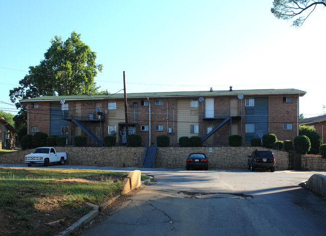 Lindview Apartments in Atlanta, GA - Foto de edificio - Building Photo