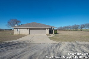 430 CR 683 in Lytle, TX - Building Photo - Building Photo