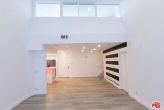 1227 Granville Ave in Los Angeles, CA - Building Photo - Building Photo