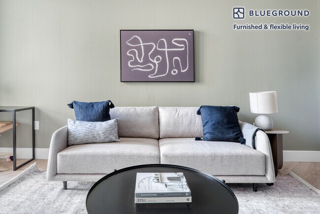 555 E Evelyn Ave in Mountain View, CA - Building Photo - Building Photo