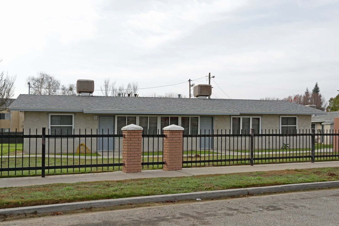 Magill Terrace in Fowler, CA - Building Photo