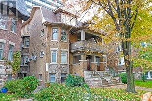 152 Hilton Ave in Toronto, ON - Building Photo