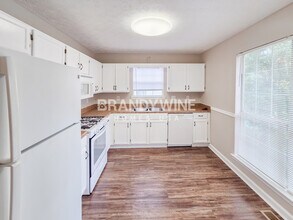 107 Lake Terrace in Mcdonough, GA - Foto de edificio - Building Photo