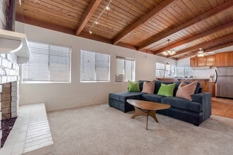 218 19th Pl in Manhattan Beach, CA - Building Photo - Building Photo