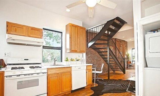 192 Spring St in New York, NY - Building Photo - Interior Photo