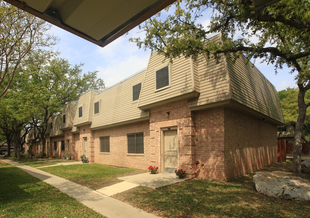 Le Montreaux in Austin, TX - Foto de edificio