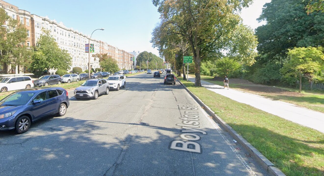 1210 Boylston St, Unit 6 in Boston College, MA - Foto de edificio