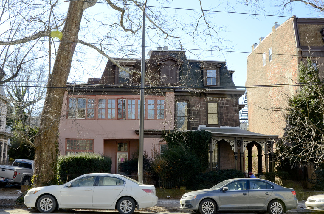 4106 Spruce St in Philadelphia, PA - Building Photo