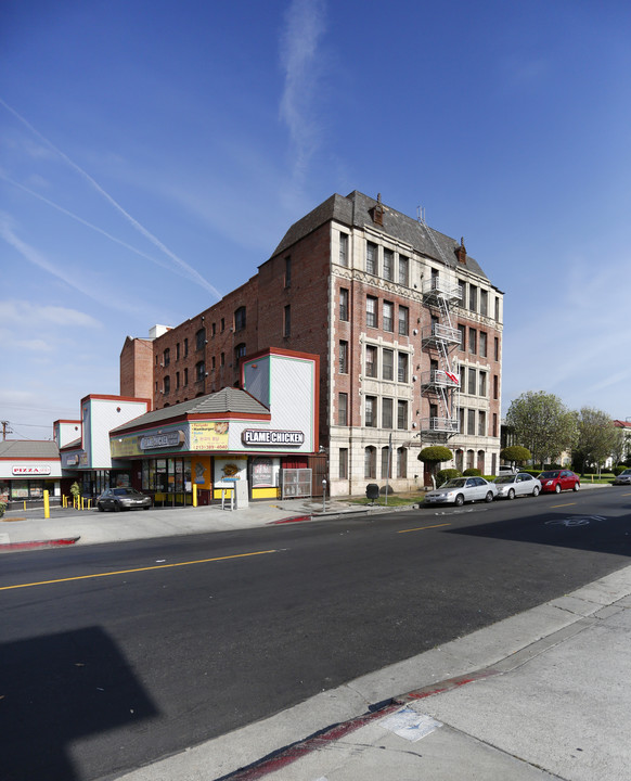 275 S New Hampshire Ave in Los Angeles, CA - Foto de edificio