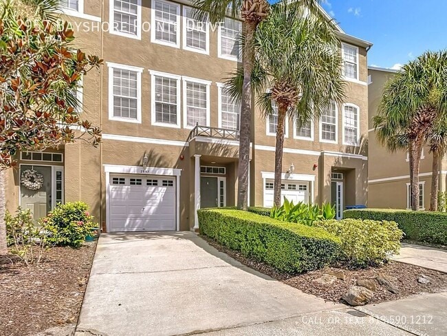 property at 2957 Bayshore Pointe Dr