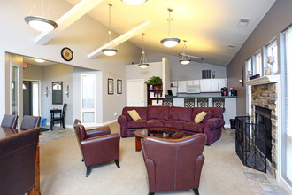 Regency Apartments in Bettendorf, IA - Foto de edificio - Interior Photo