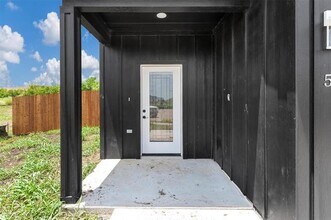 588 Highview Ct in Godley, TX - Building Photo - Building Photo