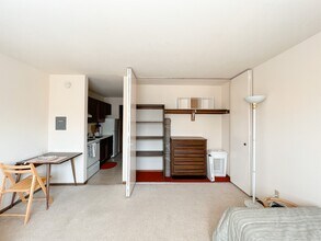 Hellenbrand Apartments in Madison, WI - Foto de edificio - Building Photo