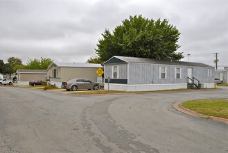 1025 W Pipeline Rd in Hurst, TX - Building Photo - Building Photo