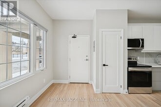 251 Simcoe St S in Oshawa, ON - Building Photo - Building Photo