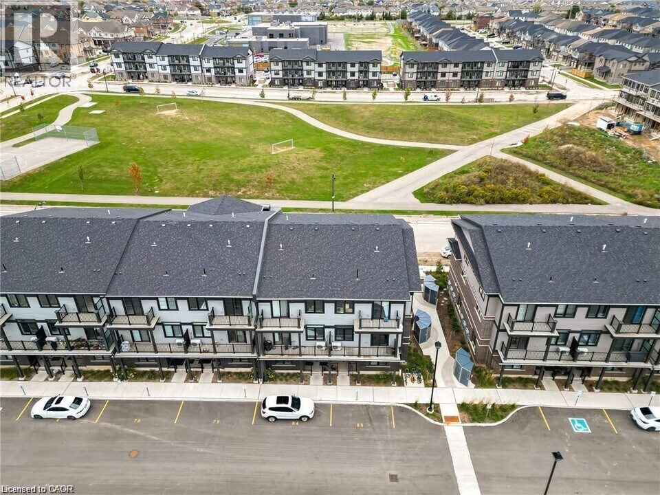 200 Wheat Ln. in Kitchener, ON - Building Photo
