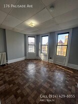 176 Palisade Ave in Yonkers, NY - Building Photo