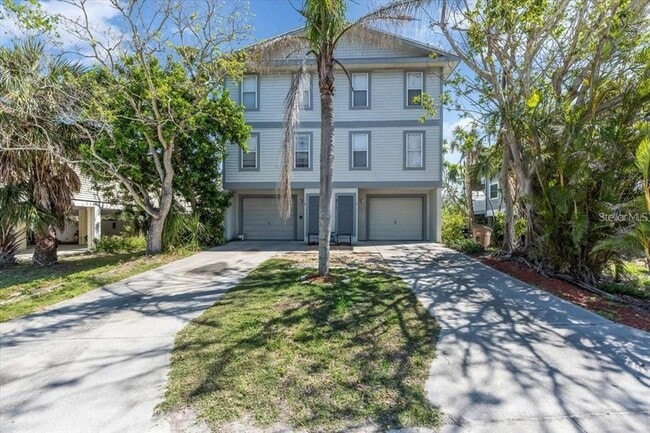611 2nd St in Indian Rocks Beach, FL - Building Photo - Building Photo