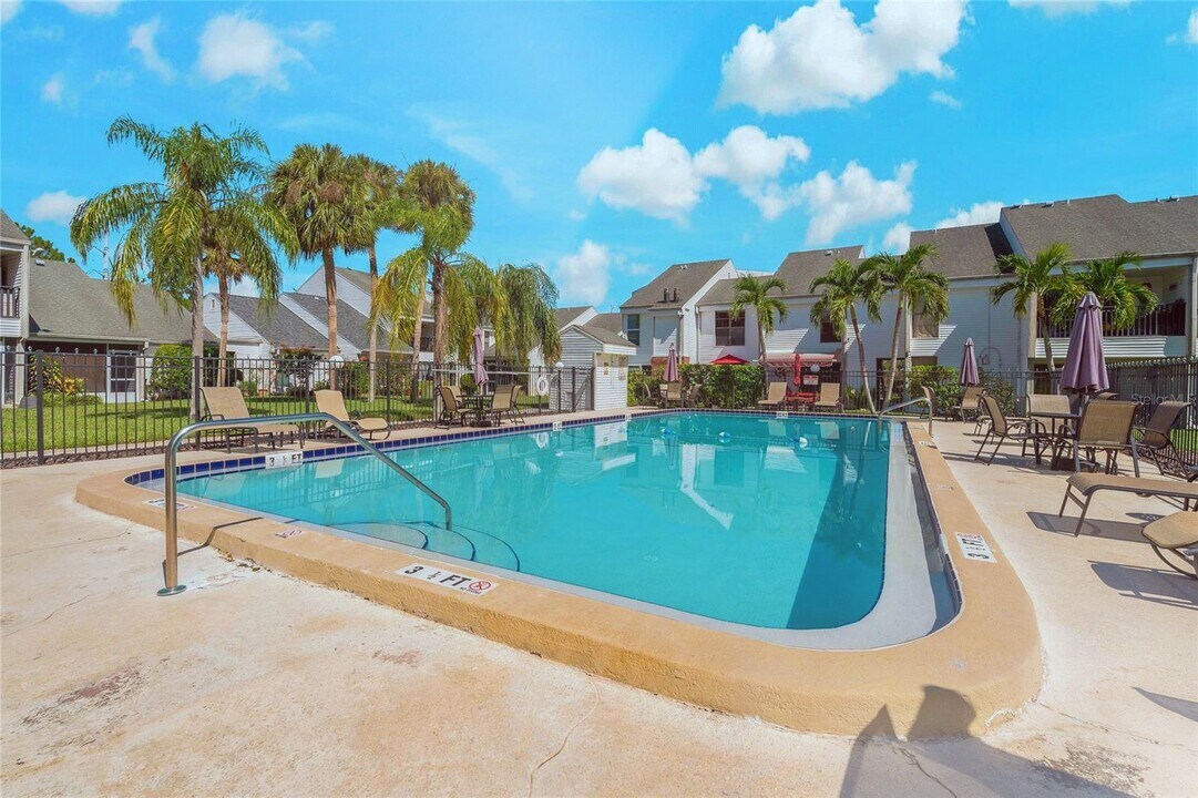 654 Haven Pl, Unit 654 in Tarpon Springs, FL - Foto de edificio