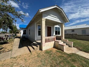 402 Corpus Christi St in Laredo, TX - Building Photo - Building Photo