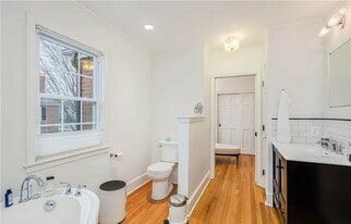 2 Grennan Rd in West Hartford, CT - Building Photo