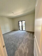 4625 NW 83rd Path in Doral, FL - Foto de edificio - Building Photo