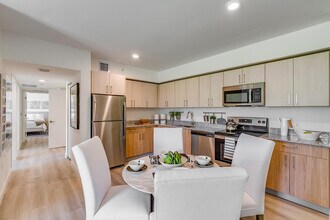 5961 SW 68th St in South Miami, FL - Building Photo - Building Photo