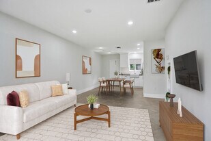 3033 NE 20th Ter, Unit 2 in Fort Lauderdale, FL - Building Photo