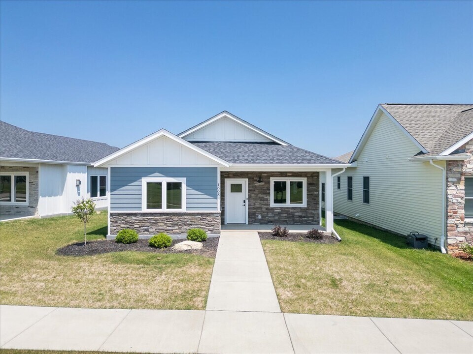 1668 Olde Brandy Ln in Davenport, IA - Building Photo