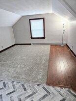 43-3 George St, Unit 3rd Floor in Bristol, CT - Building Photo