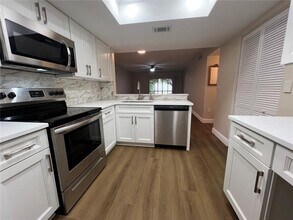 138 Cypress Ct in Oldsmar, FL - Building Photo - Building Photo