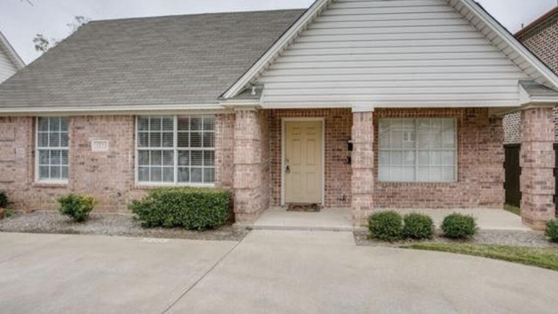 3229 S University Dr in Fort Worth, TX - Building Photo