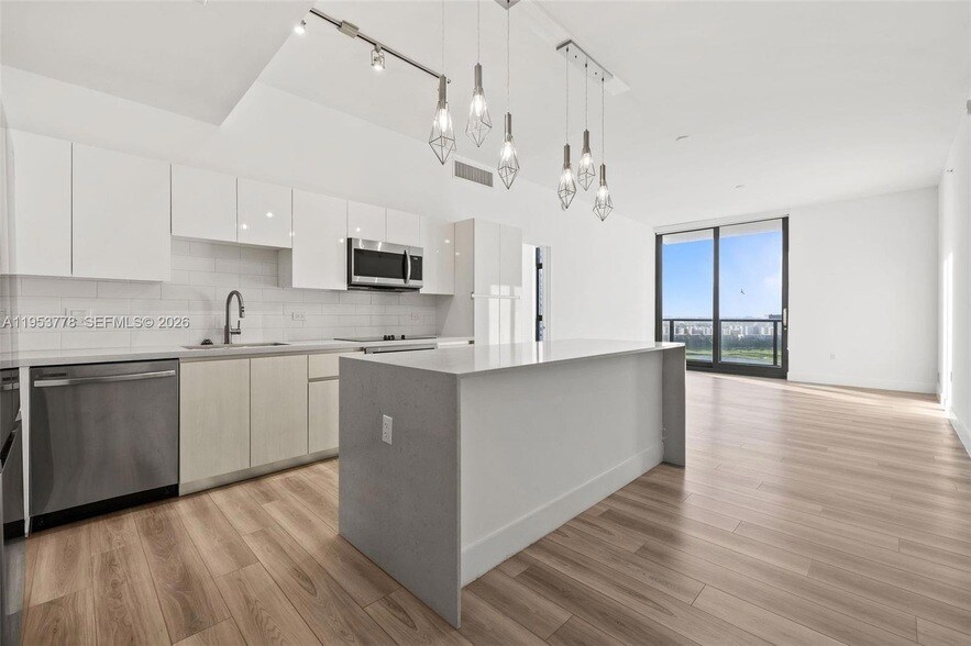 101 Diplomat Pkwy, Unit 2503 in Hallandale Beach, FL - Building Photo