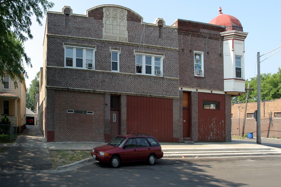 829 8th St in Waukegan, IL - Foto de edificio