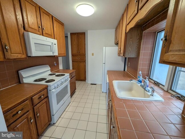 2626 Cecil Dr in Chester, MD - Building Photo - Building Photo