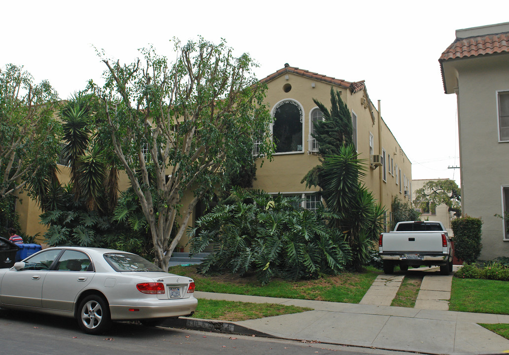 636 N Genesee Ave in Los Angeles, CA - Building Photo