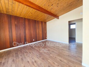 8820 Meadowlark Rd NW in Edmonton, AB - Building Photo - Building Photo